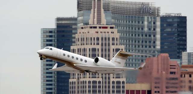 Exterior View of Gulfstream G350 | Stratos Jets