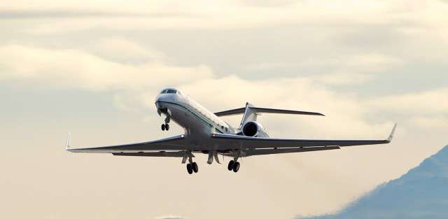 Exterior View of Gulfstream G550 | Stratos Jets